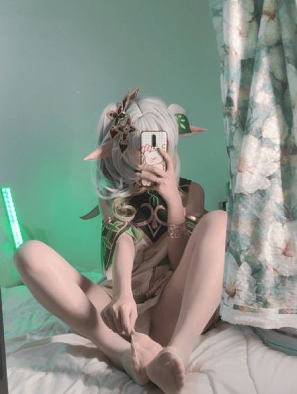 免费女人光着全身照片无遮盖_视频全集