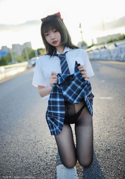 四虎国产成人精品免费一女五男_720迅雷电影在线